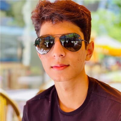 Vedant Vajre headshot